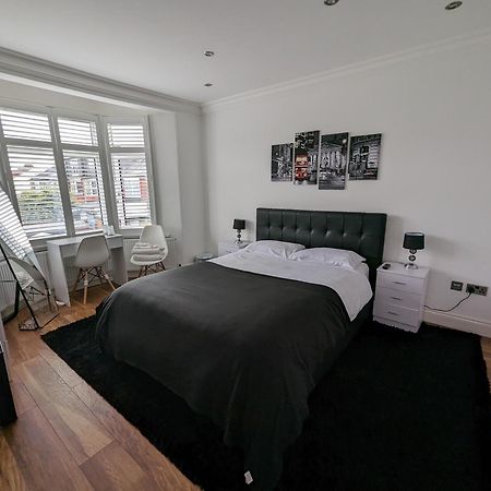 Luxury Hotel Rooms Palmers Green Exterior photo